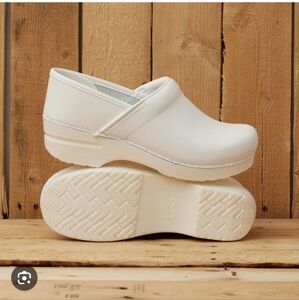 White dansko clogs